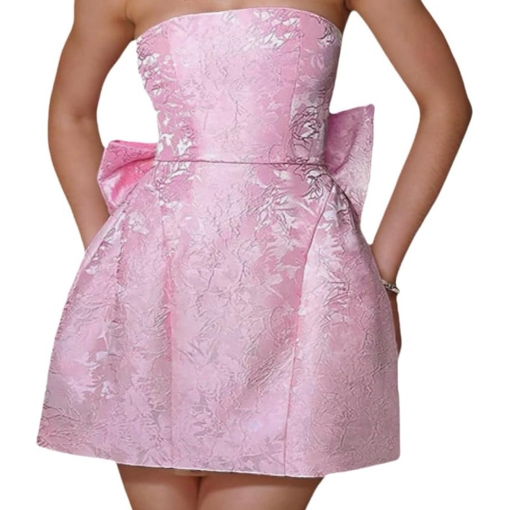 Elegant Pink Strapless Dress with Bow